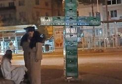 Eskişehir'de bira kasalarıyla haç işareti yapan 3 kişi gözaltında