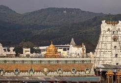 Hindistan'da tapınakta izdiham: 12 ölü