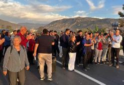 Artan kazalara dikkat çekmek için yol kapattılar