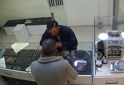 Kuyumculara sahte altın sattıkları öne sürülen anne ve 2 çocuğu yakalandı