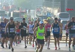 İstanbul Maratonu'nda vatandaşlar hem güzel havanın hem de 15 Temmuz Şehitler Köprüsü manzarasının tadını çıkardı