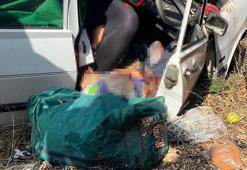 Manisa'da yol kenarına savrulan otomobilin sürücüsü ve eşi öldü