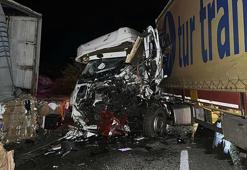 Edirne'de 2 TIR ve 3 otomobilin karıştığı zincirleme kaza: 1 ölü, 2 yaralı