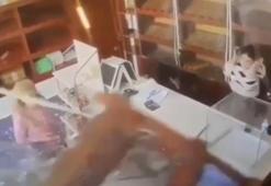 Edirne'de otomobilin fırına daldığı kaza kamerada