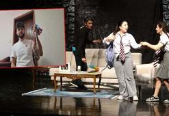 İşitme engellilerin işiten çocukları, Alperen’in yürüyebilmesi için işaret diliyle oyun sahneledi