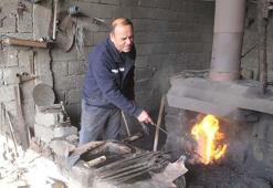 İlçenin tek demir ustası, dede mesleğini 52 yıldır sürdürüyor