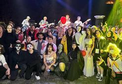 Üniversite öğrencilerinden tematik makyaj ve kıyafetlerle ‘korku gecesi’