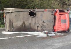 Yangına müdahaleden dönen itfaiye aracı devrildi: 2 yaralı