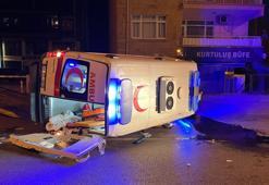 Otomobille hasta taşıyan ambulans çarpıştı; 5 yaralı