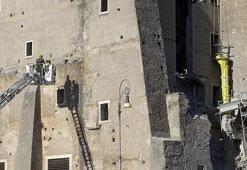 Roma’da tarihi kulede çökme: 11 saat sonra kurtarılan işçi hastanede yaşamını yitirdi