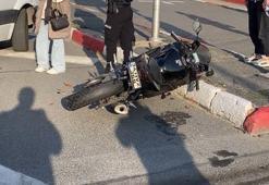 Fatih'te otomobile çarpan motosiklet sürücüsü yaralandı