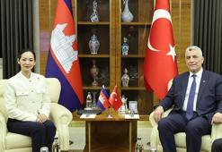 Bakan Bolat, Kamboçyalı mevkidaşıyla ile bir araya geldi
