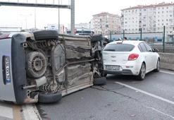 Kadıköy’de Avrasya Tüneli girişinde zincirleme kaza; hafif ticari araç devrildi