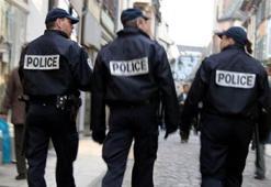 Fransa'da araç kalabalığın arasına girdi: 9 yaralı