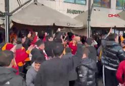 Galatasaraylı taraftarlar maç saatini bekliyor