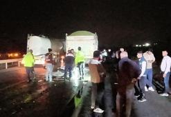 Gaziantep'te otomobil kamyona çarptı: 3 ölü