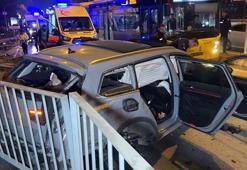 Avcılar’da D-100’de yan yola uçan otomobil, bariyerleri parçalayarak yayalara çarptı: 3 yaralı