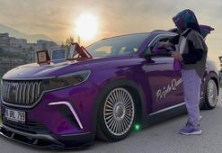 Mor tutkusu hayatına yansıdı; otomobili de bu renkte