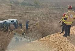 Eşinin direksiyon eğitimi verdiği kadın kaza yaptı; çift yaralandı