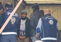 Durdurulan TIR'dan 11 kaçak göçmen çıktı