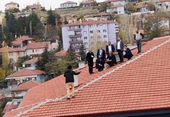 Çankırı’da çatıya çıkan kişiyi, AK Parti İl Başkanı Erdoğan ikna etti
