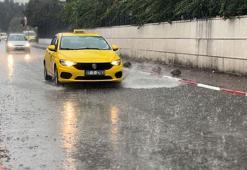 Antalya'da sağanak, yerini fırtına ve doluya bıraktı