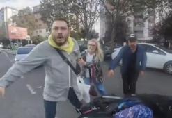Ataşehir'de motosikletliye tekme tokatlı saldırı kamerada
