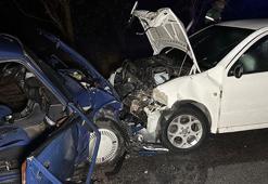 Eskişehir’de iki otomobil kafa kafaya çarpıştı; 1’i ağır 9 yaralı