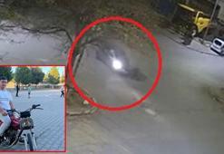 Otomobil ile motosiklet çarpıştı; 14 yaşındaki sürücü öldü, kaza kamerada