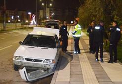 Alkollü ve ehliyetsiz sürücü, 'dur' ihtarına uymayınca kaza yapıp yakalandı