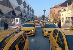 İzmir'de taksiciler, korsan taşımacılığa karşı kontak kapattı