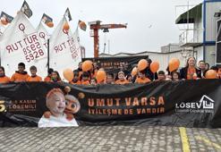 Tekirdağlı yelkenciler, lösemiye dikkat çekmek için turuncu balonlarla denize açıldı