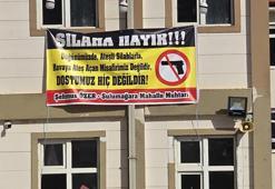 Gaziantep’teki düğünde silah karşıtı pankart açtılar