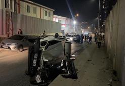 Sarıyer’de hafif ticari araç motosikletin üzerine devrildi: 2 yaralı