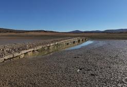 Barajda sular çekildi, tarihi köprü ortaya çıktı