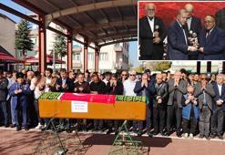 'UNESCO Yaşayan İnsan Hazinesi' ünvanlı davul ustası Adem Göçer, toprağa verildi