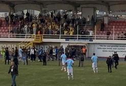 Bulvarspor taraftarları, Küçükçekmece Sinop Spor maçında sahaya girdi, arbede yaşandı
