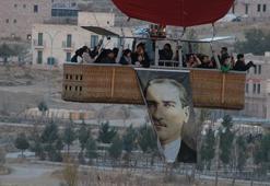 Sıcak hava balonları, Atatürk posterleri ile havalandı