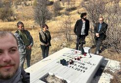 Van depreminde yaşamını yitiren DHA muhabiri Cem Emir, mezarı başında anıldı