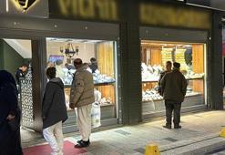 Ordu’da kuyumcunun dalgınlığından faydalanıp, 2 milyon liralık altını çaldı