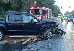 Sarıyer'de kırmızı ışıkta geçen ehliyetsiz sürücü, 'U' dönüşü yapan pikaba çarptı: 2'si çocuk 3 yaralı