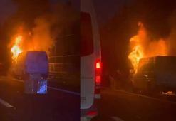 Beşiktaş TEM Otoyolu’nda seyir halindeki minibüs alev alev yandı