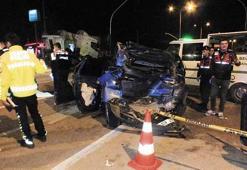 TIR, kırmızı ışıkta bekleyen otomobile çarptı: 1 ölü, 3 yaralı