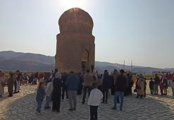 Hasankeyf'te 552 yıllık Zeynel Bey Türbesi, turistlerin uğrak noktalarından biri oldu