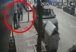 Kaldırımdakilerden kenara çekilmelerini isteyip iş yerine ateş açtı; o anlar kamerada