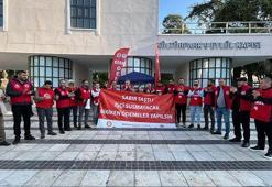 İzmir'de Büyükşehir Belediyesi işçilerinin oturma eylemi 2'nci gününde