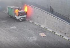 Batı Şeria'da fabrikadaki kamyonlar yakıldı; o anlar kamerada