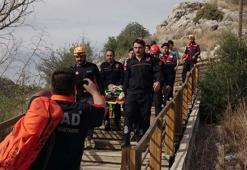 Kaleye çıkarken ayağı kırılan Ezgi, sedyeyle 1 kilometre taşındı