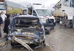 Otomobil ile kamyon çarpıştı: 5 yaralı