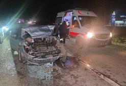 Kırmızı ışıkta duran otomobile arkadan gelen otomobil çarptı; 5 yaralı